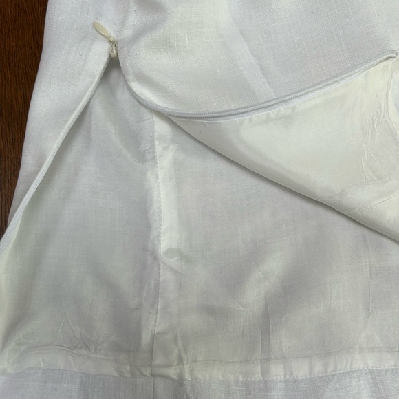 Ann Taylor White Linen V neck top,lined 100 acetate, side zipper. Embroidered. - Picture 4 of 6
